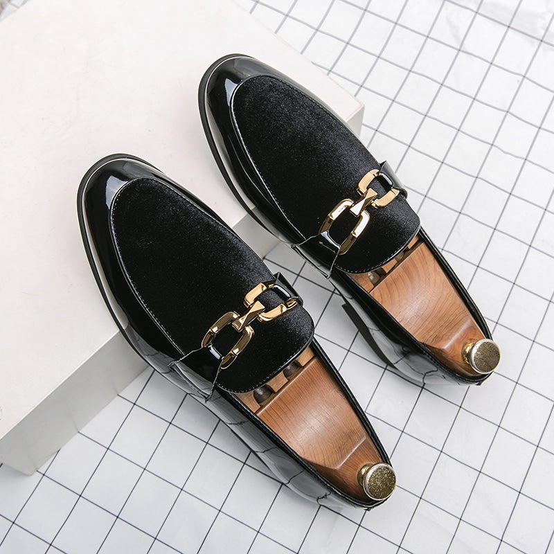 Lackade loafers i svart och sammet med gyllene bett, bild 10 av 10