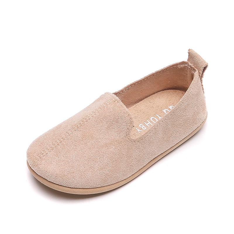 Lätta och avslappnade beige loafers för pojkar