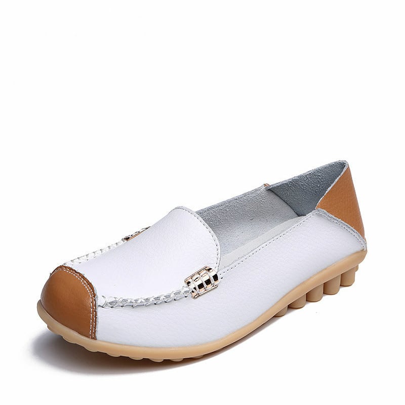 Tvåfärgade mjuka vita loafers i läderimitation
