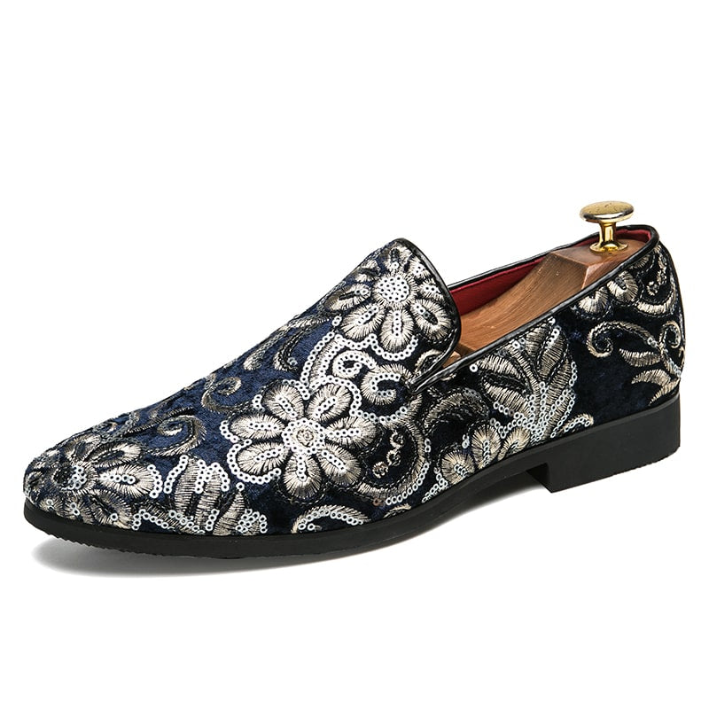 Blå loafers med glansigt sammeteffekt, blomsterbroderi och paljetter