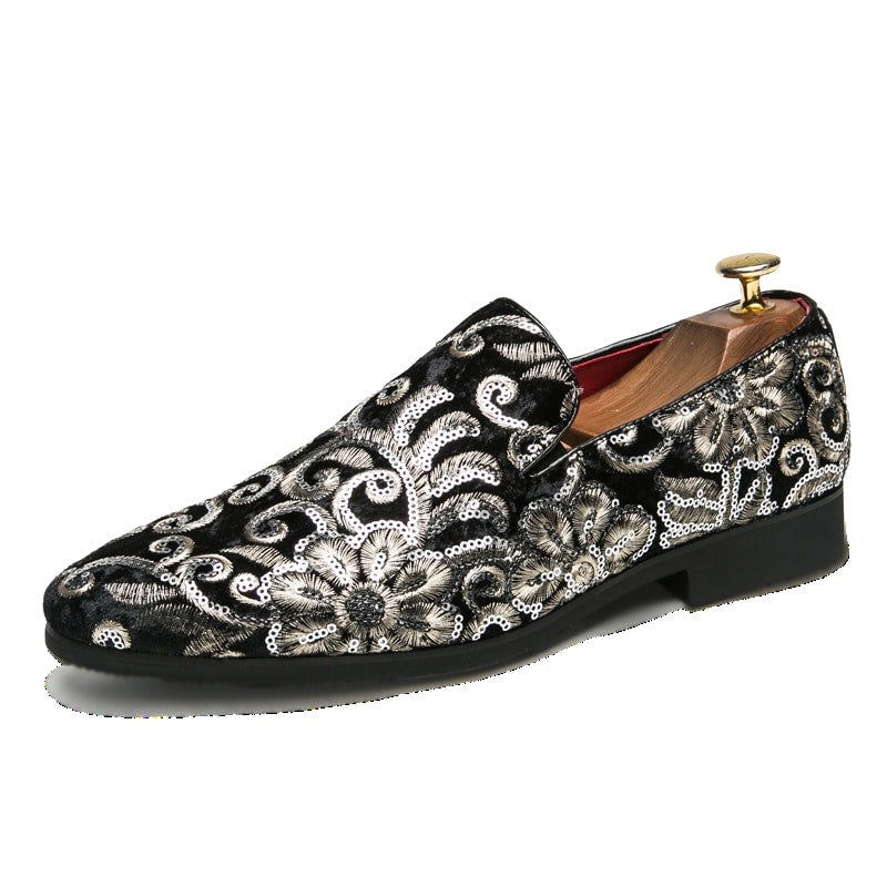 Svarta loafers med glansigt sammeteffekt, blomsterbroderi och paljetter