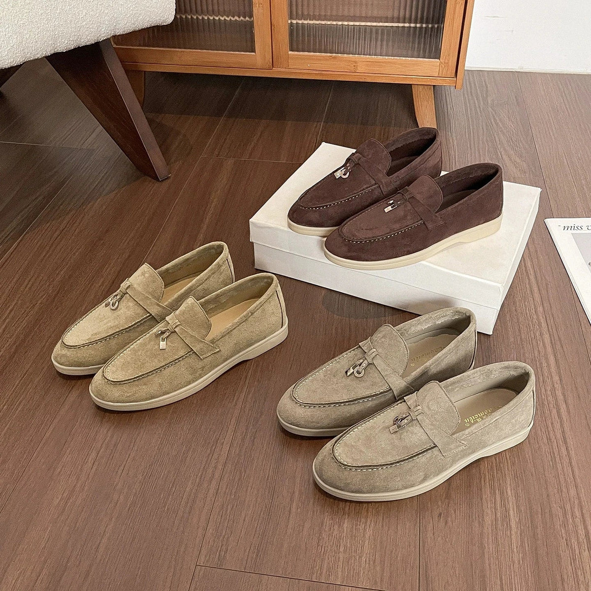 Loafers i konstmocka sedda från sidan