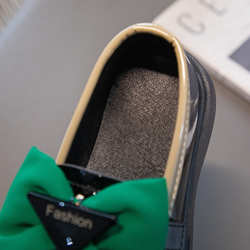 Loafers i brittisk stil för flickor, bild 4 av 7