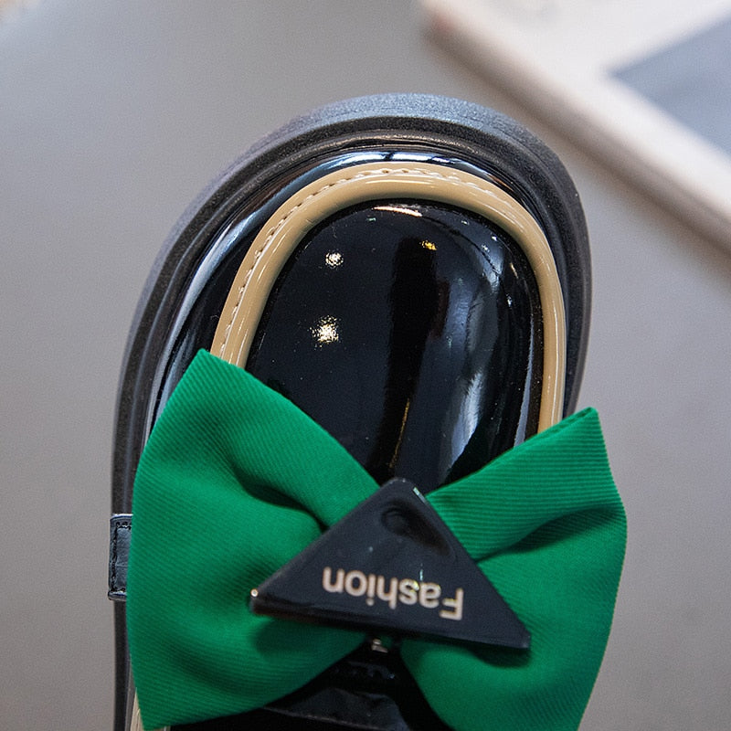 Loafers i brittisk stil för flickor, bild 6 av 7