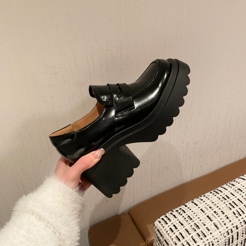 Loafers med klack i läder för kvinnor, bild 4 av 7
