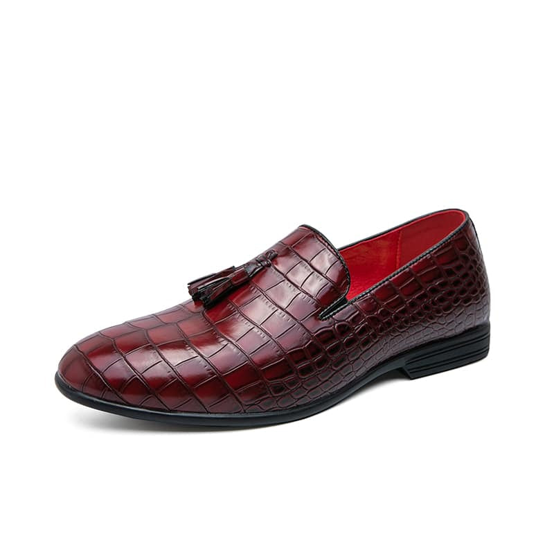 Loafers i rött lackläder med krokodilmönster, bild 2 av 5