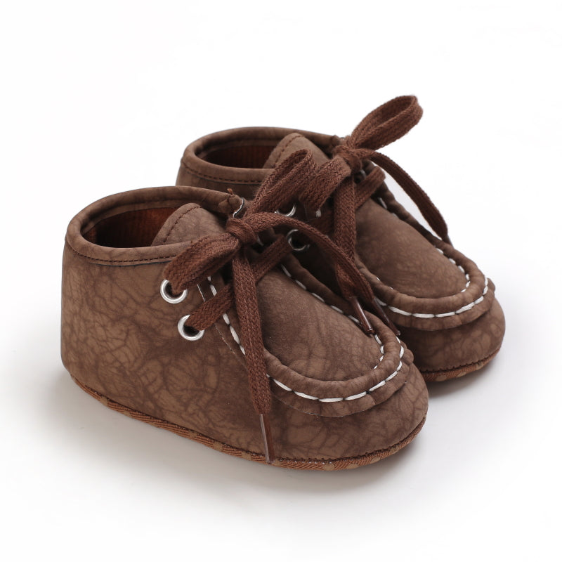 Höga bruna loafers med snörning i krackelerat material för babypojke