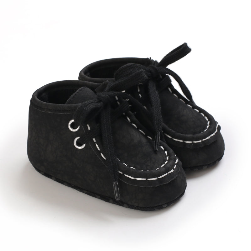 Höga svarta loafers med snörning i krackelerat material för babypojke