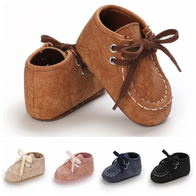 Höga loafers med snörning i krackelerat material för babypojke, bild 7 av 17