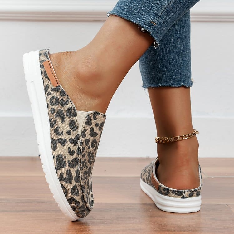 Loafer instappmules i leopardmönstrad canvas med tjock sula, bild 3 av 4