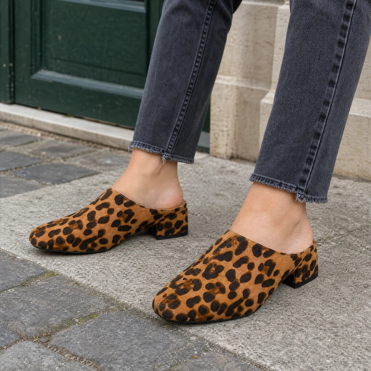 Leopardmules med fyrkantig klack, leopardmönster, bild 3 Bild
