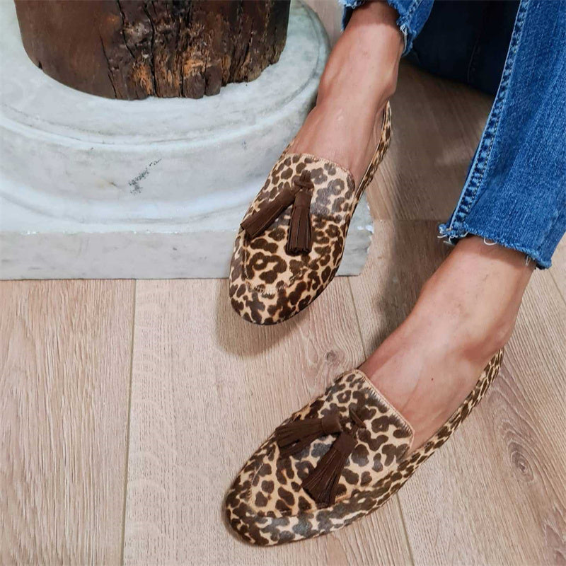 Platta bruna loafers med tofsar och leopardmönster för dam
