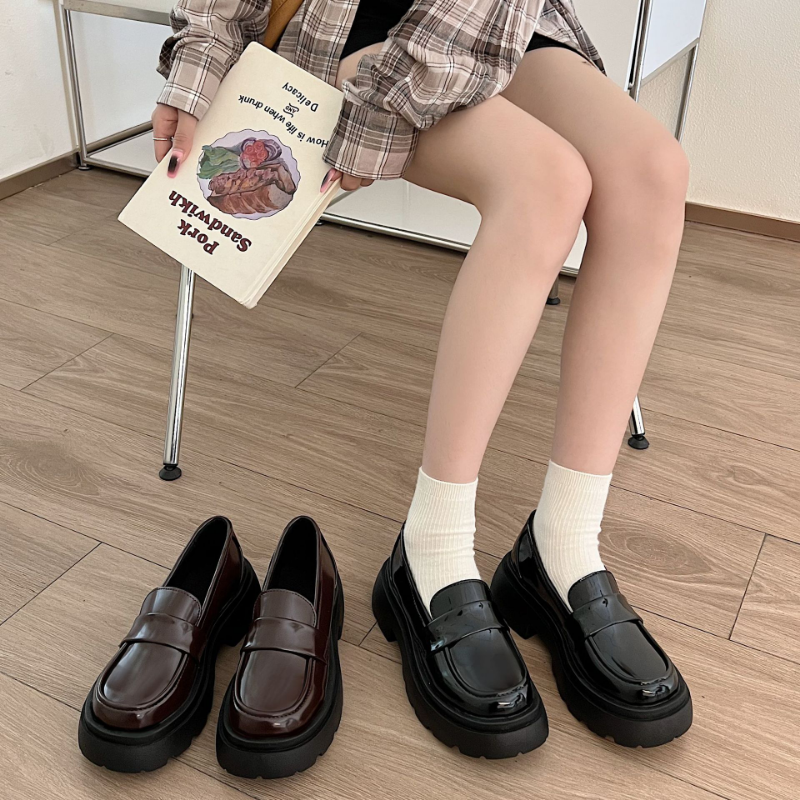 Lackade loafers med platåsula för kvinnor, bild 4 av 8