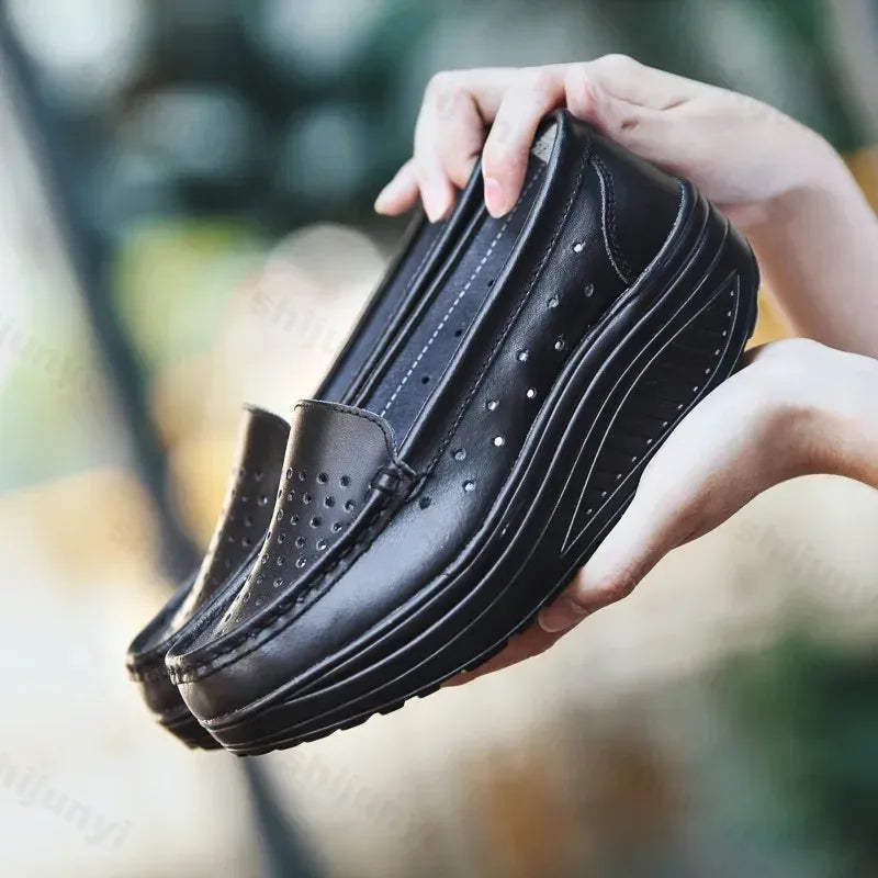 Svarta perforerade loafers