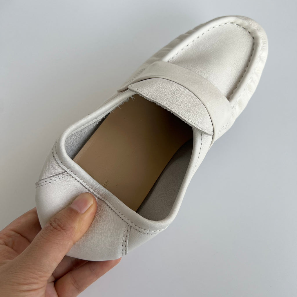 Retro vita loafers i mjukt läder med klackblock för kvinnor