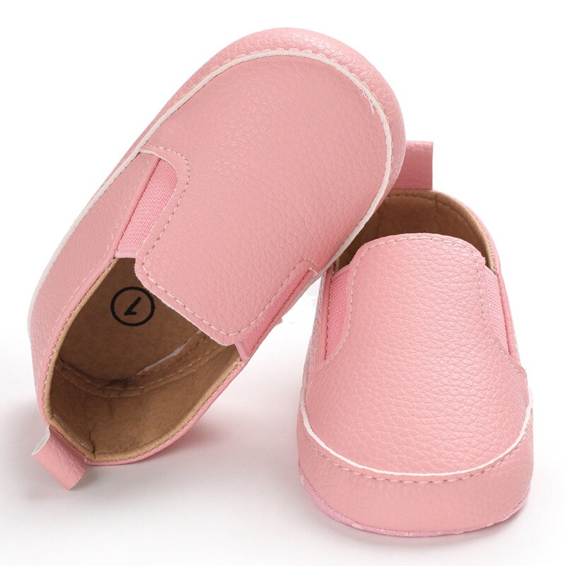 Enkla slip-on-loafers i syntetläder för baby, bild 12 av 22