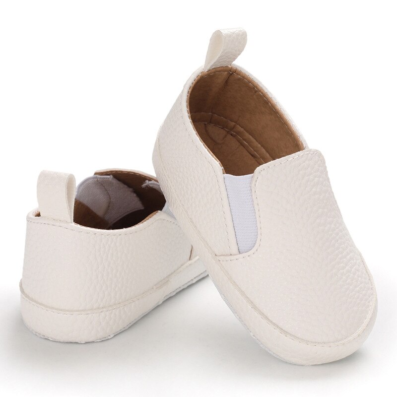 Enkla slip-on-loafers i syntetläder för baby, bild 5 av 22