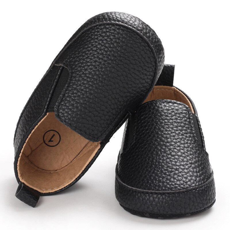 Enkla slip-on-loafers i syntetläder för baby, bild 10 av 22