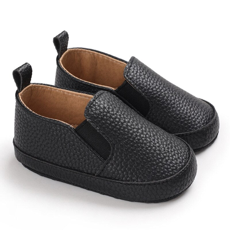 Enkla slip-on-loafers i syntetläder för baby, bild 11 av 22