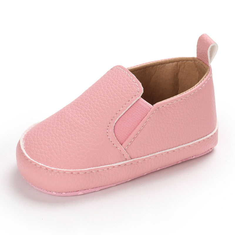 Enkla rosa slip-on-loafers i syntetläder för baby