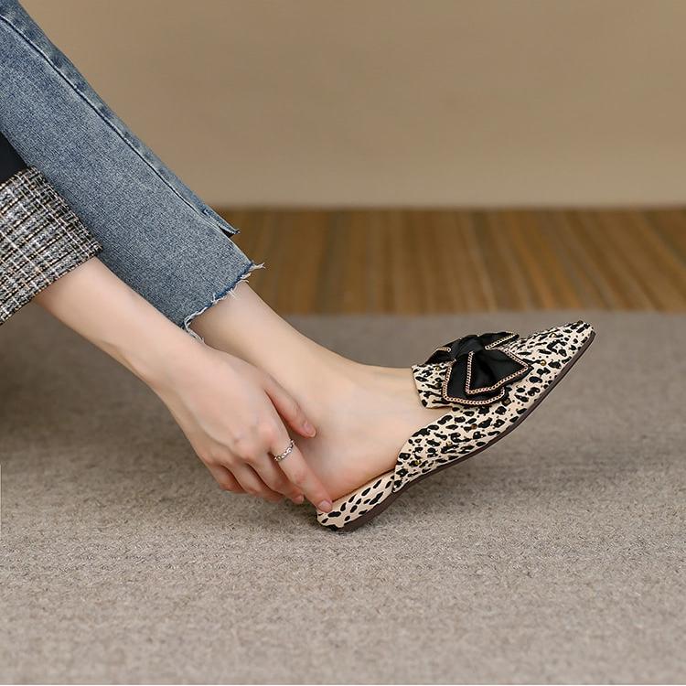 Spetsiga loafers med rosett och leopardmönster, bild 5 av 6