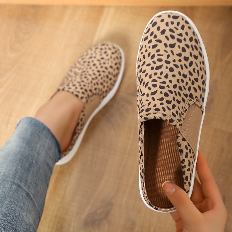 Streetwear loafers med plattsula och leopardmönster, bild 4 av 5