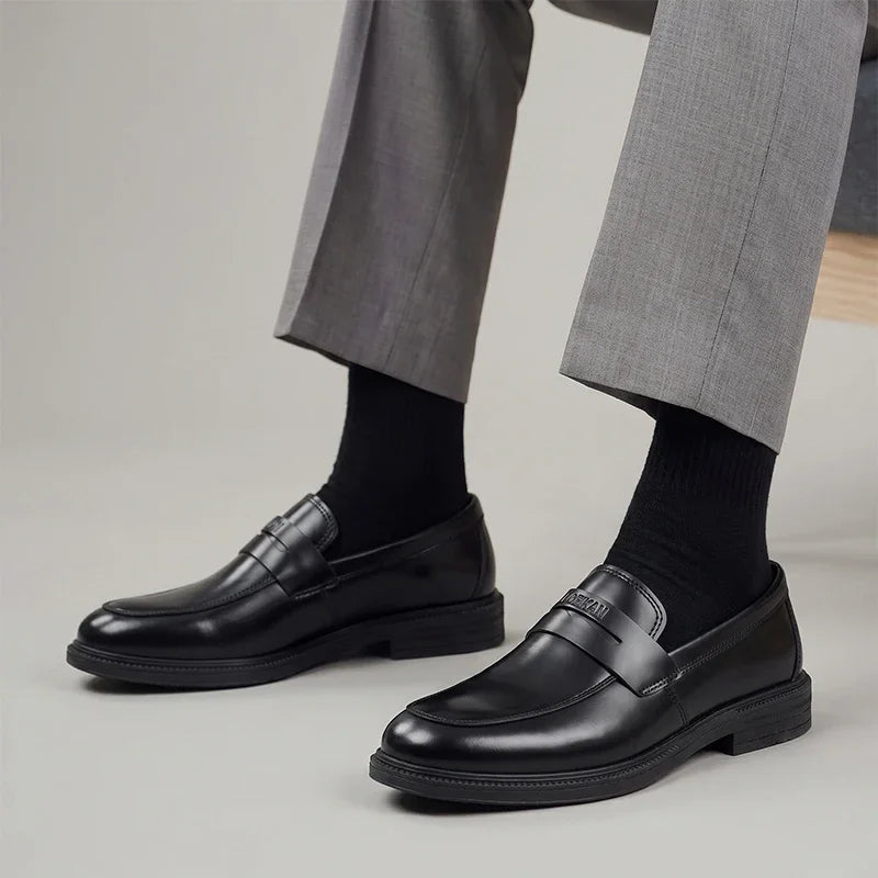 Svarta business-loafers för herr med tjock sula, helbild