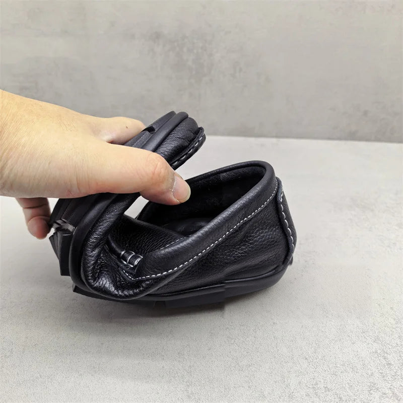 Svarta slip-on loafers för herr med vita kontrastsömmar från sidan