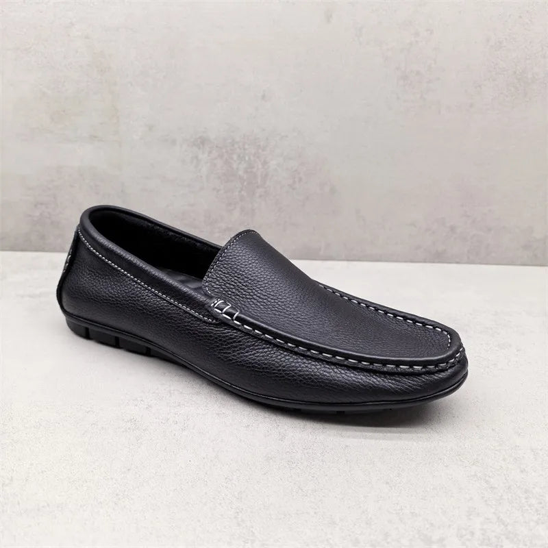 Svarta slip-on loafers för herr med vita kontrastsömmar sulan underifrån