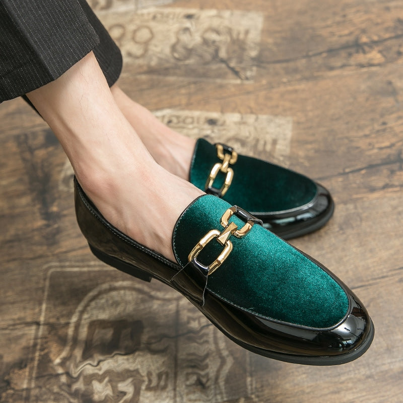 Lackade loafers i svart och sammet med gyllene bett, bild 8 av 10