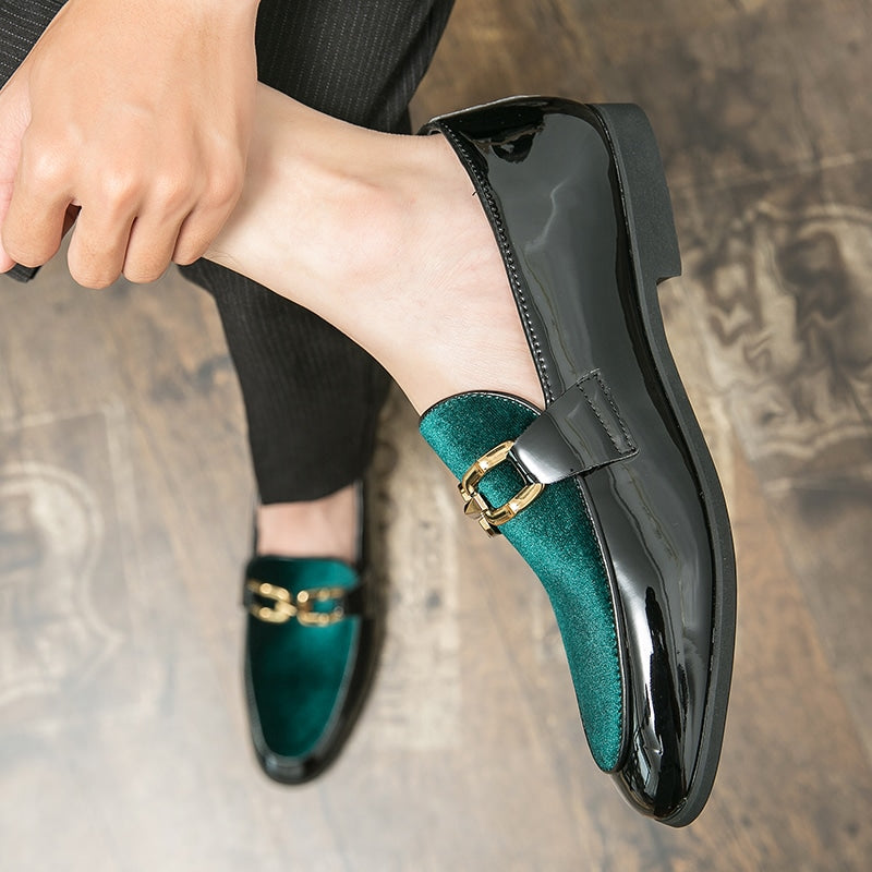 Lackade loafers i svart och sammet med gyllene bett, bild 4 av 10