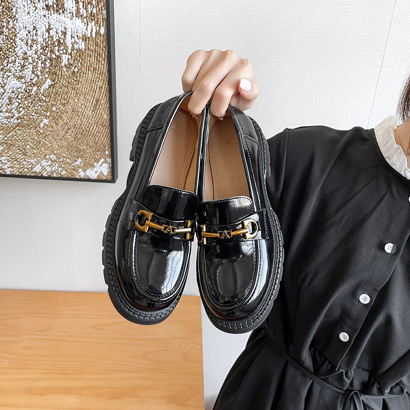Svarta lackade loafers för kvinnor, bild 3 av 3