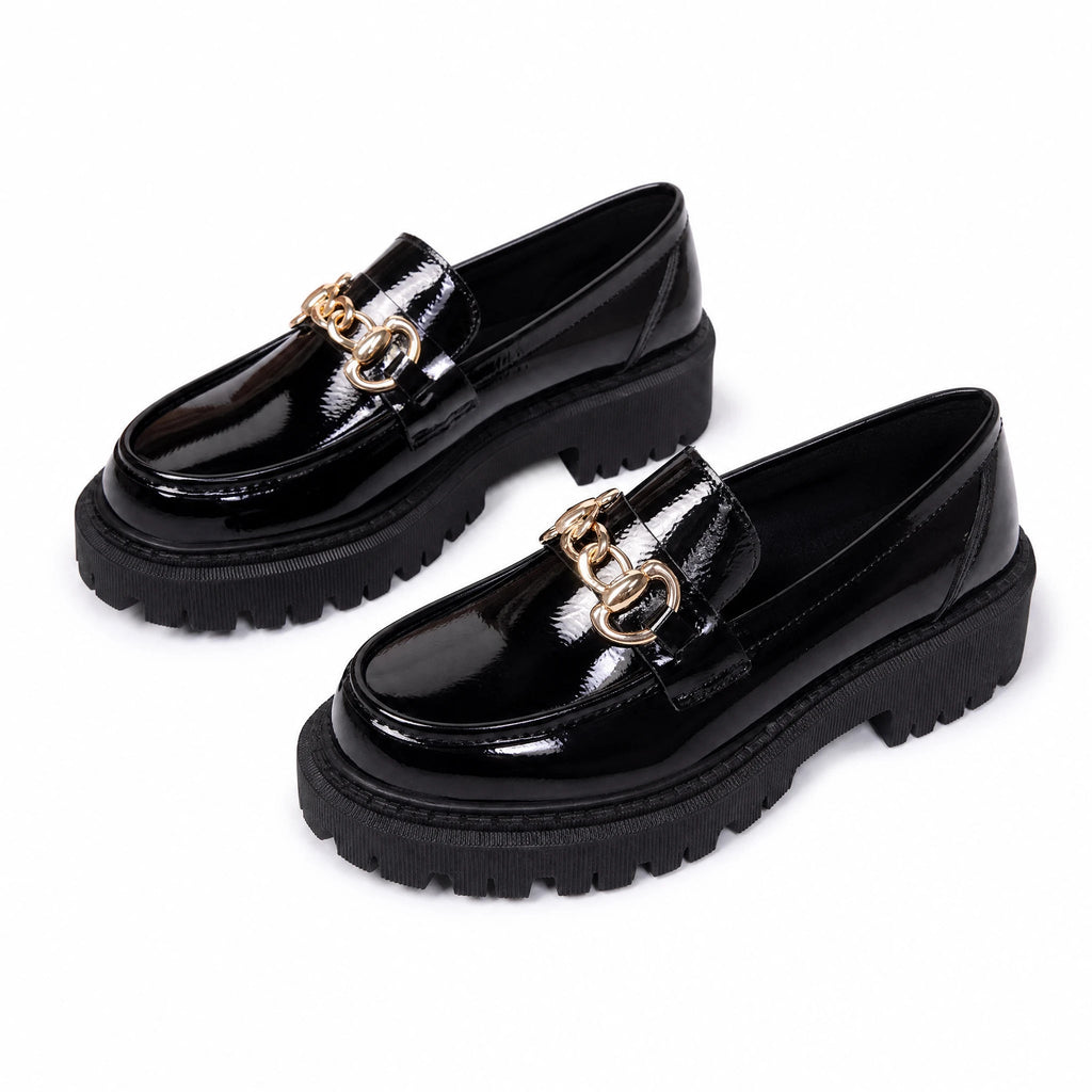 Svarta loafers för dam sedda uppifrån