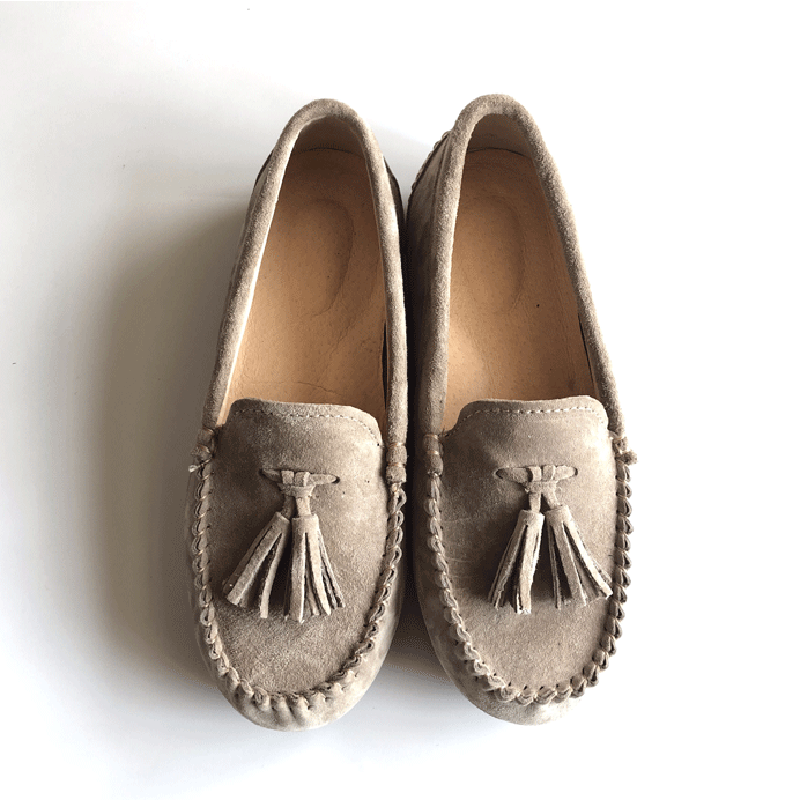 Loafers med tofsar i äkta mocka för damer, bild 2 av 11