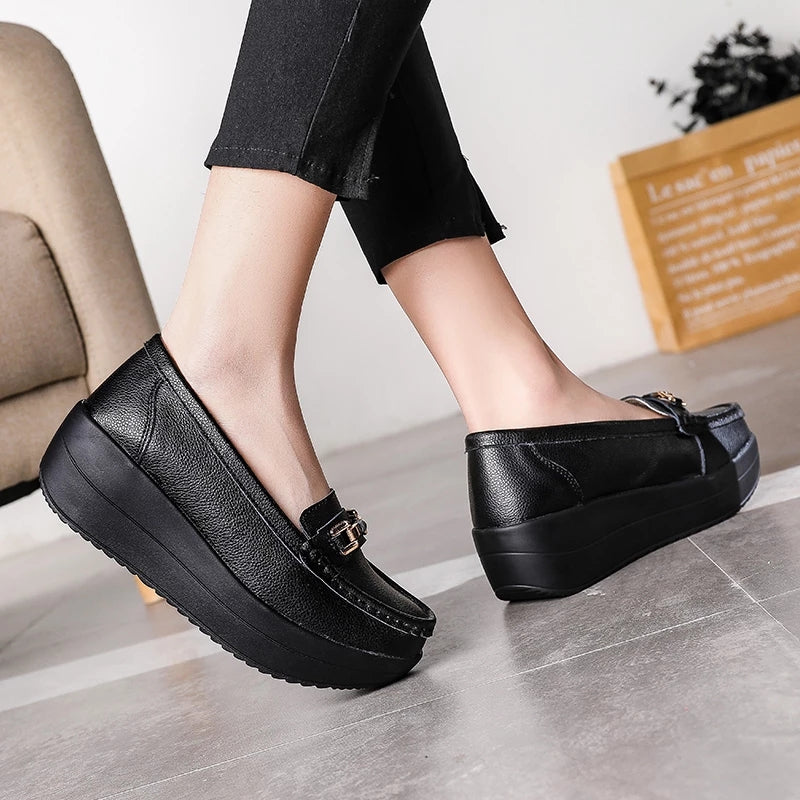 Svarta ortopediska loafers med platåsula för dam, bild 3 av 3