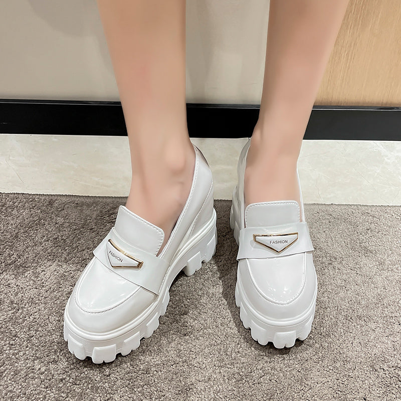 Kilklack loafers i glänsande läder för kvinnor, bild 4 av 7