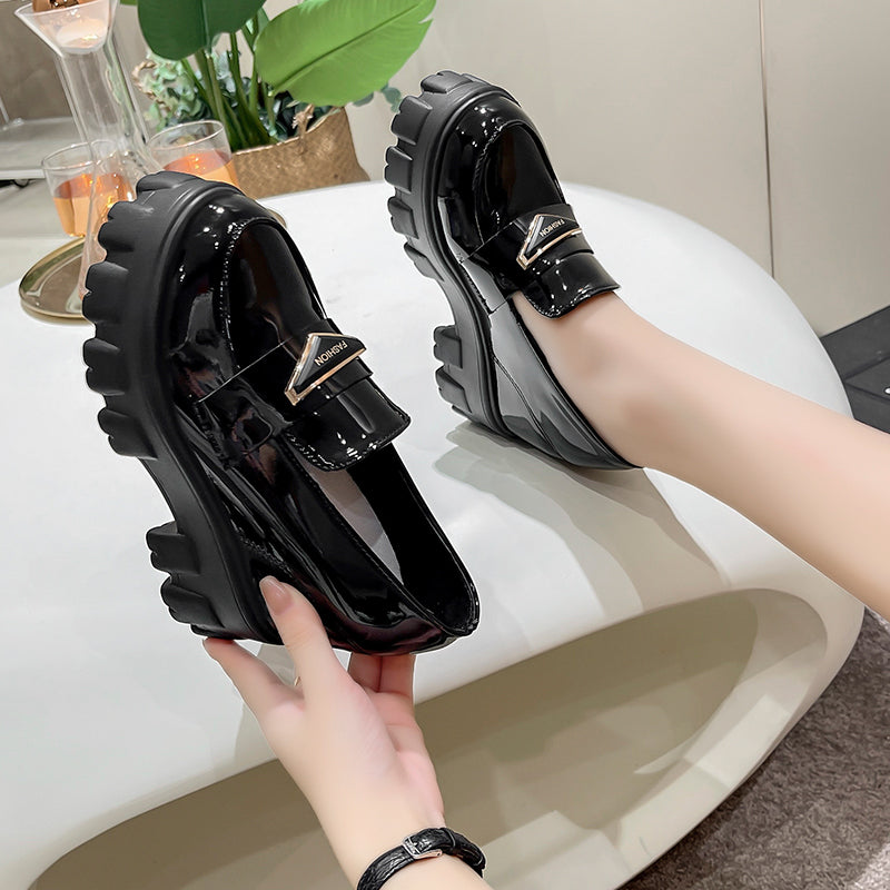 Kilklack loafers i glänsande läder för kvinnor, bild 6 av 7