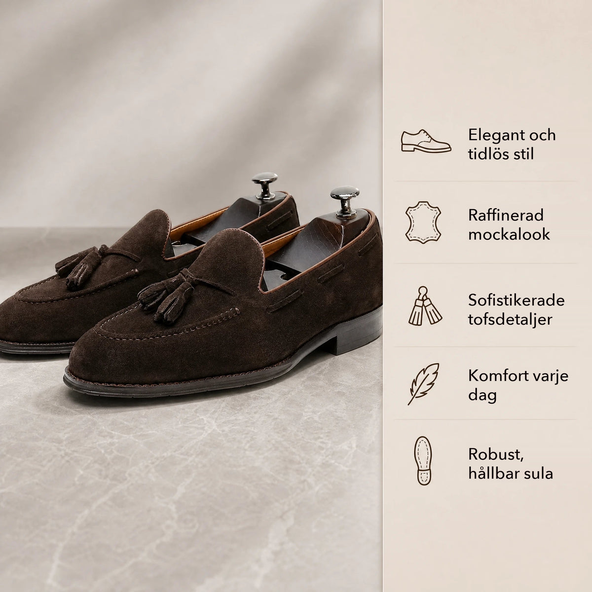 Ovanifrån av tofsloafers i brun mocka Bild