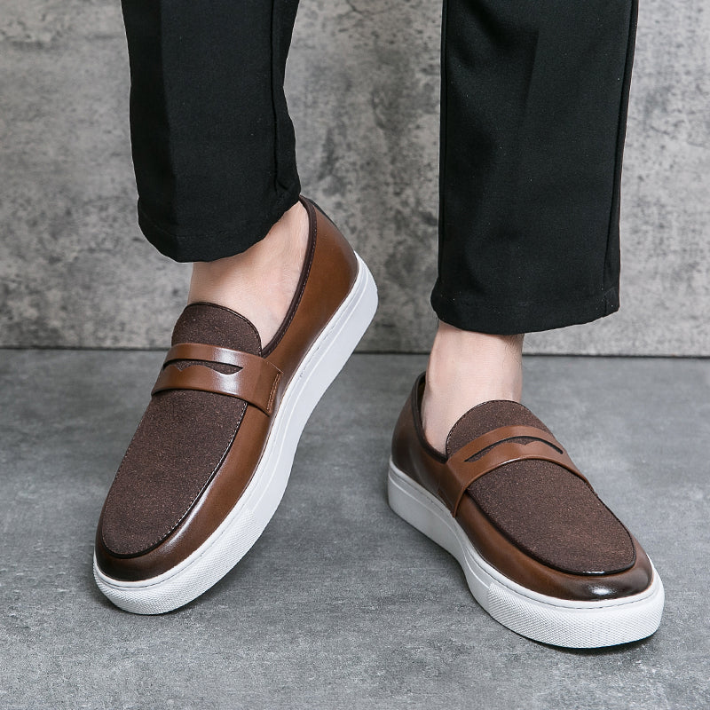 Tvåfärgade bruna loafers för herr med texturerad detalj, svart