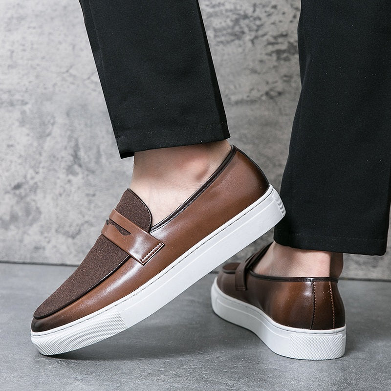 Tvåfärgade bruna loafers för herr med texturerad detalj, svart