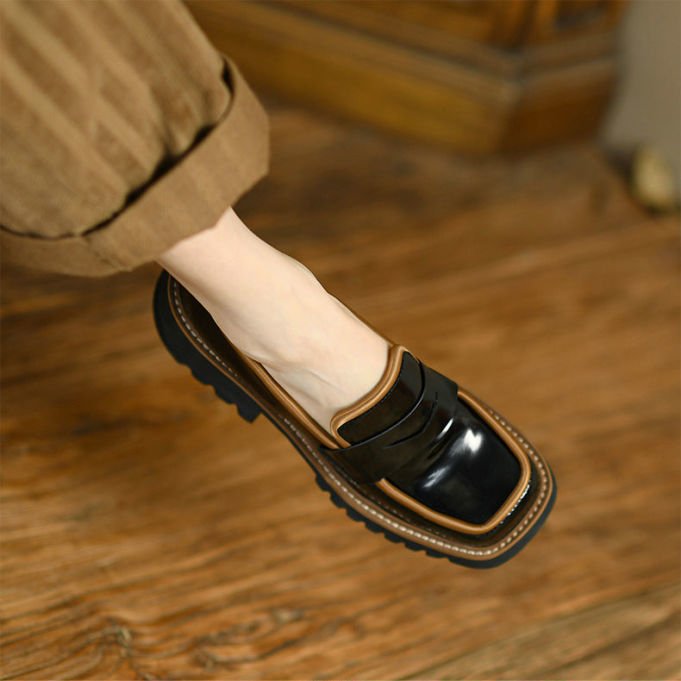 Lackerade tvåfärgade loafers med tjock flexibel sula, bild 10 av 17