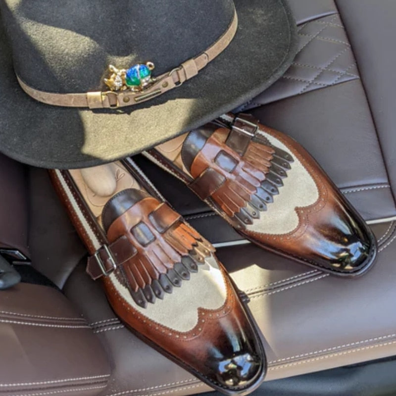 Tvåfärgade loafers med fransar och spänne, bild 2 av 8