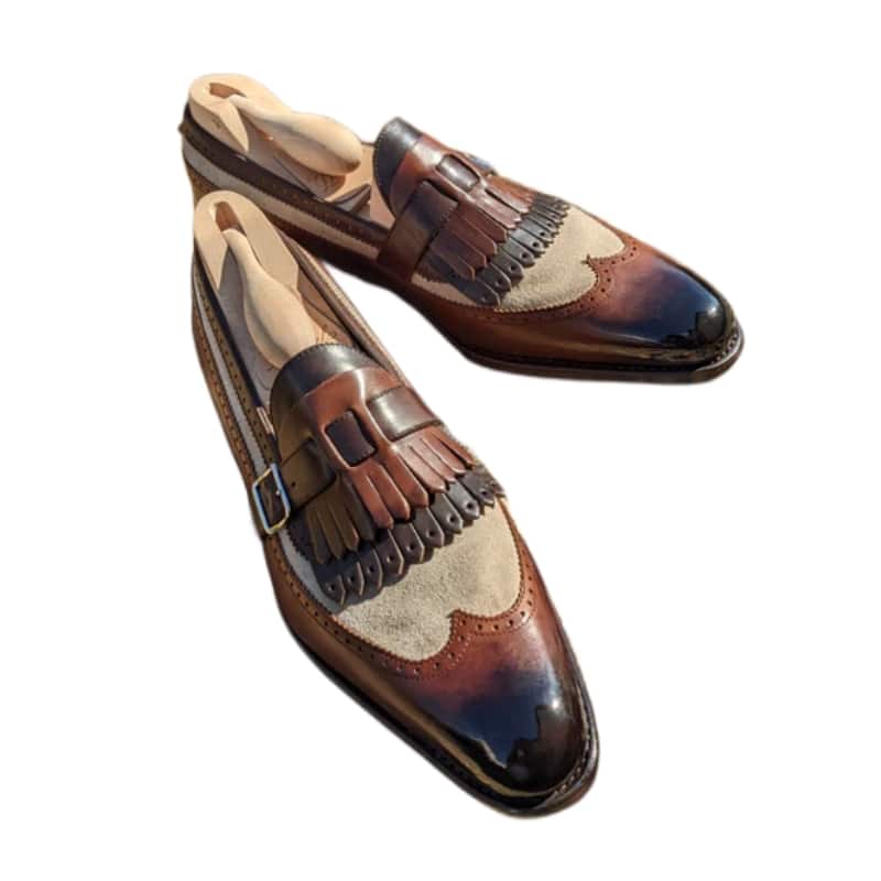 Tvåfärgade loafers med fransar och spänne, bild 3 av 8