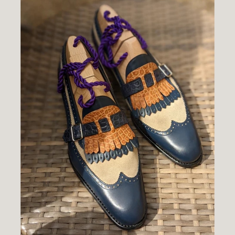 Tvåfärgade loafers med fransar och spänne, bild 7 av 8