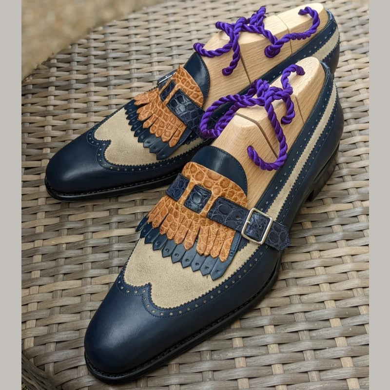 Tvåfärgade loafers med fransar och spänne, bild 6 av 8