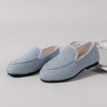 Foto av loafers i blå denim med spetsig tå
