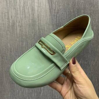 Loafers med rund tå i lackläder för kvinnor