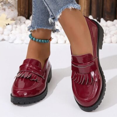 Lackade loafers med fransar för dam